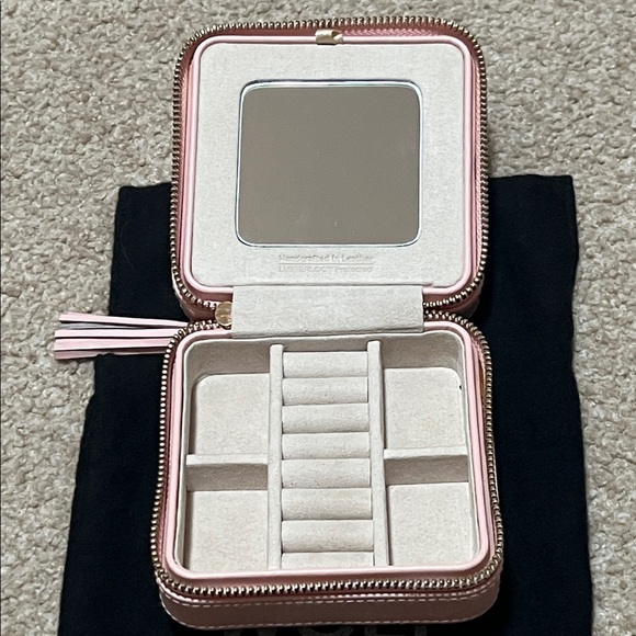 WOLF Small Travel Jewelry Zi Case Blush Quilted - Picture 5 of 8